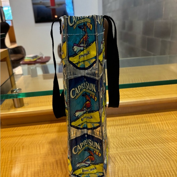 🌸 Capri Sun Pacific Cooler Pouch
Shopping Tote Bag 🌸 - Picture 2 of 10